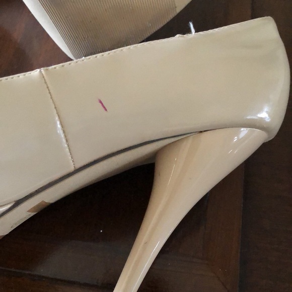 Women’s size 10 Journee Collection tan stilettos - Picture 3 of 16